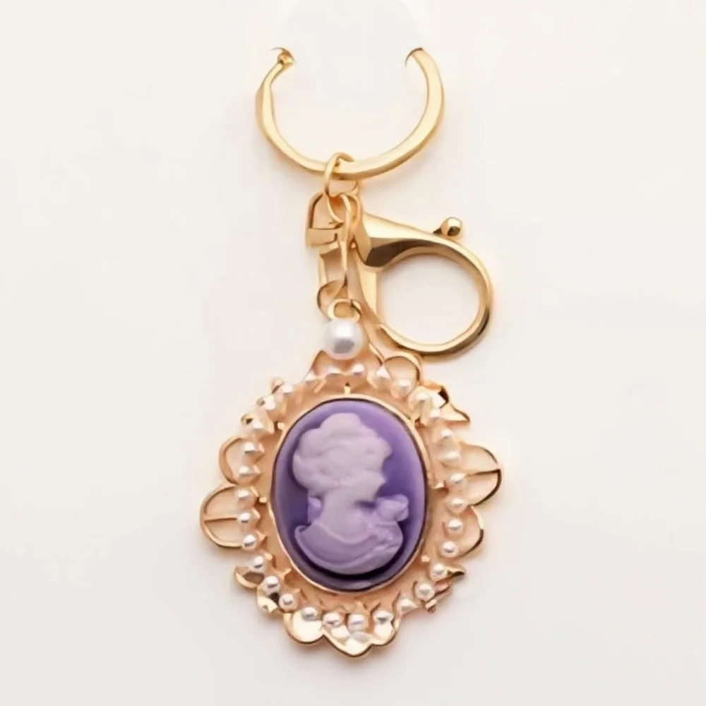 Gold Cameo Pearl Keychain - Available‎ In Six Colors